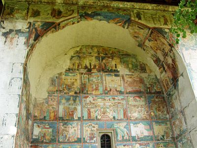 Die einzigen erhaltenen Fresken an der Aussenwand