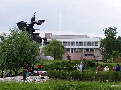 Suvorovnkmal und Sitz des Ministerpräsidenten